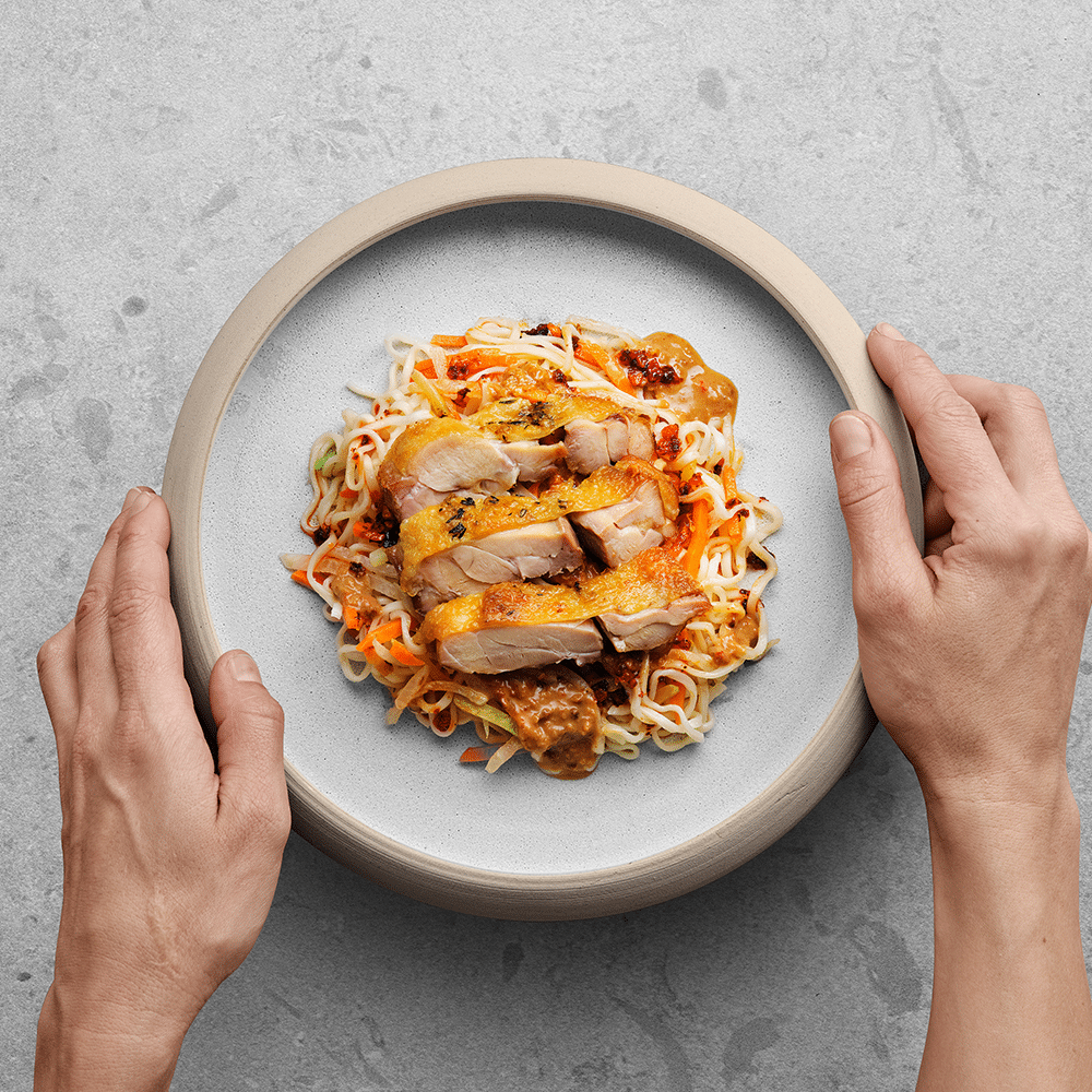 Urban Deli Bjärekyckling med het nudelsallad